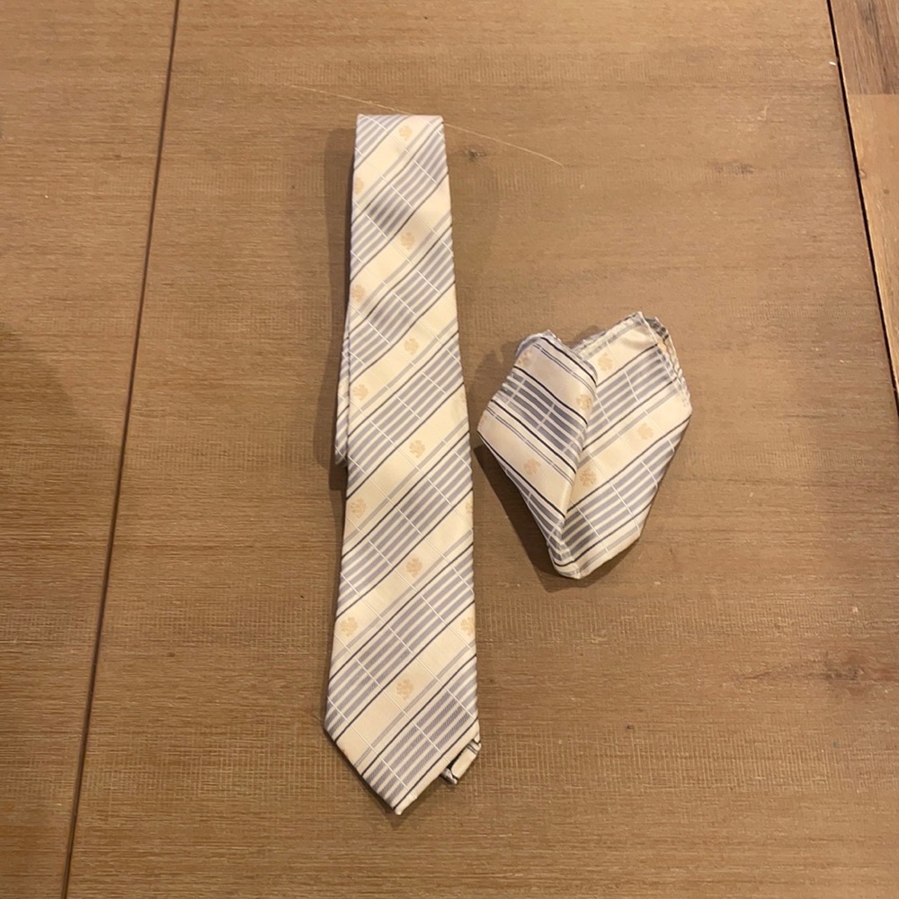 Men’s tie and handkerchief set